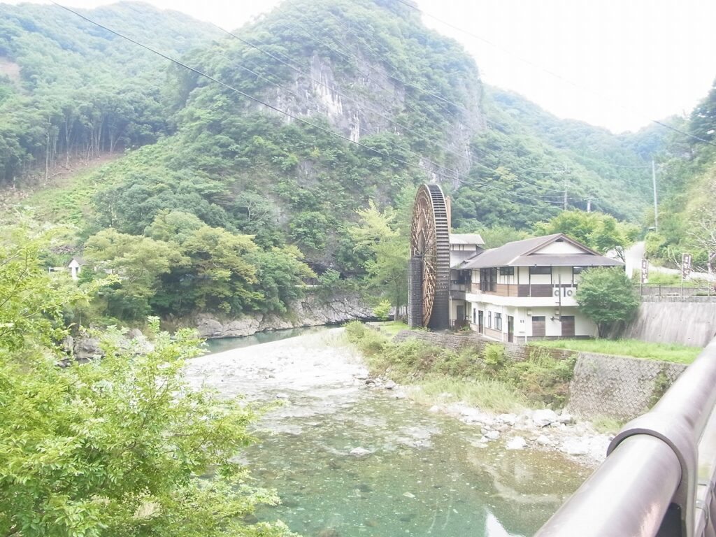 佐伯市本匠の大水車